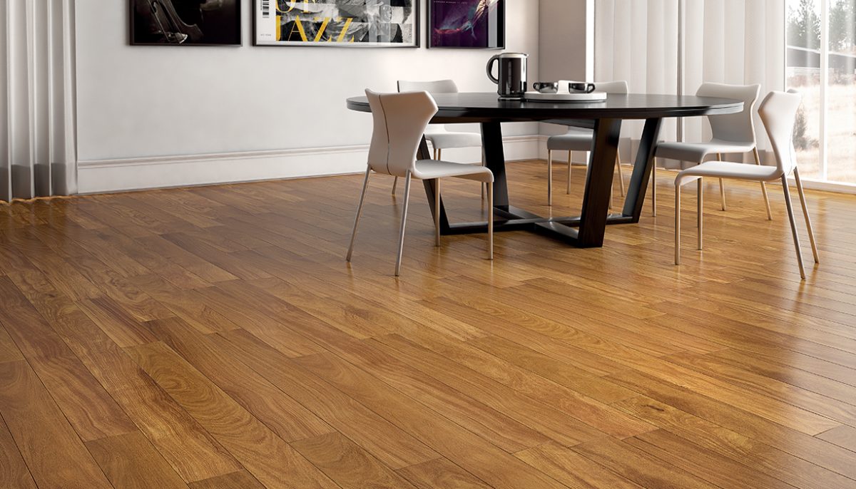 Sala de jantar com piso de parquet de madeira lixado e envernizado